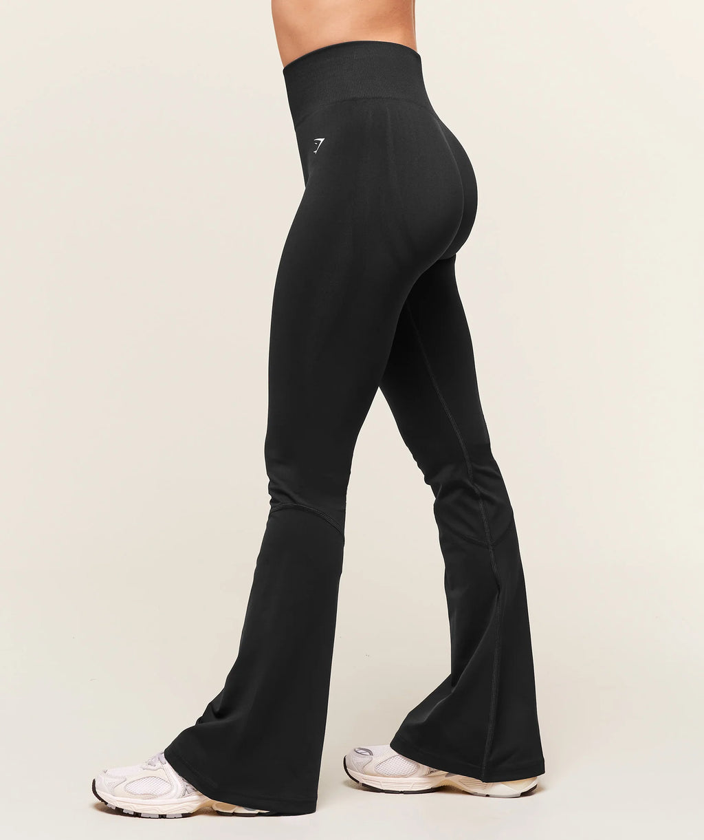 Everyday Seamless Flared Legging